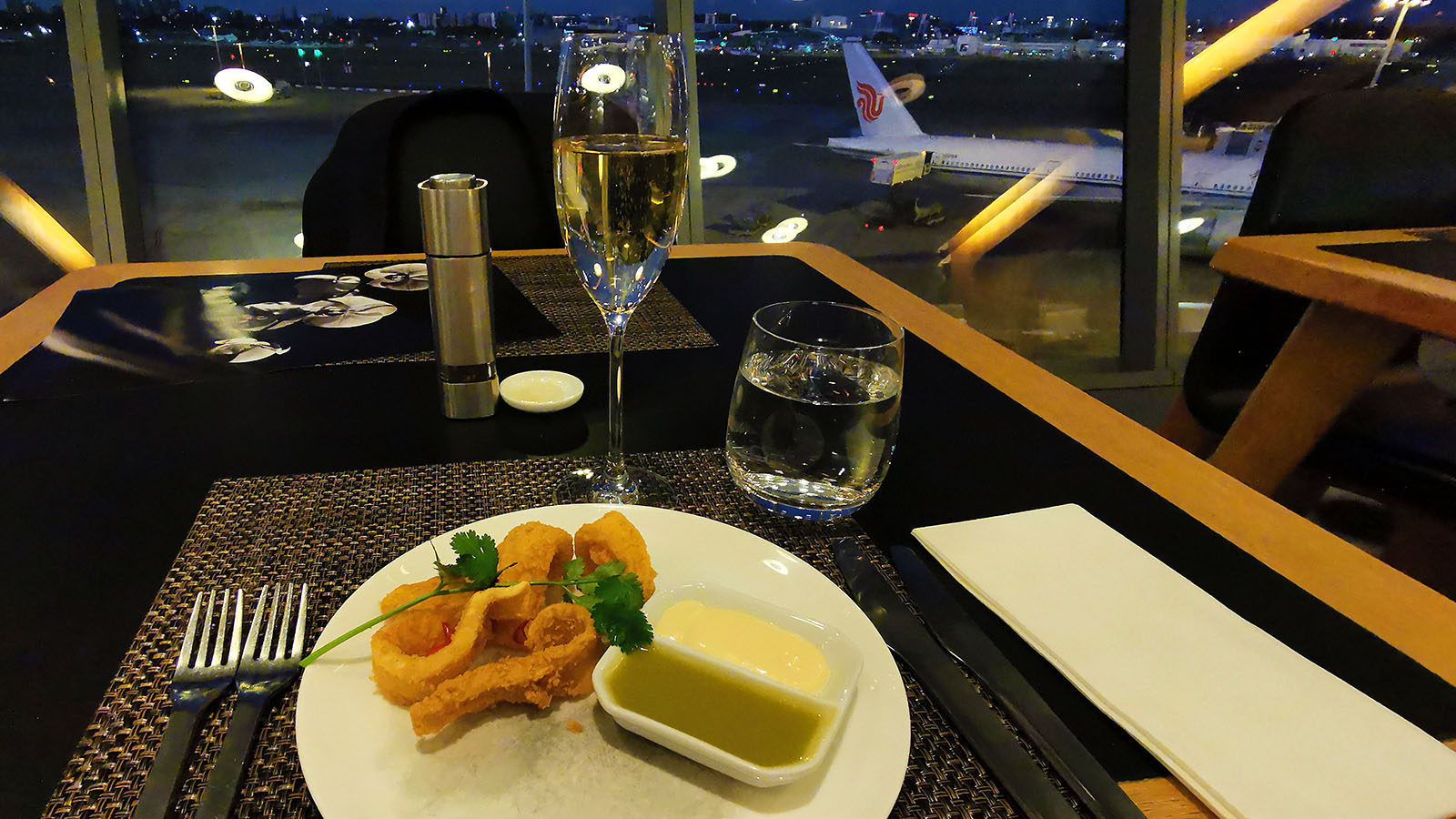 Dinner in the Qantas First Lounge