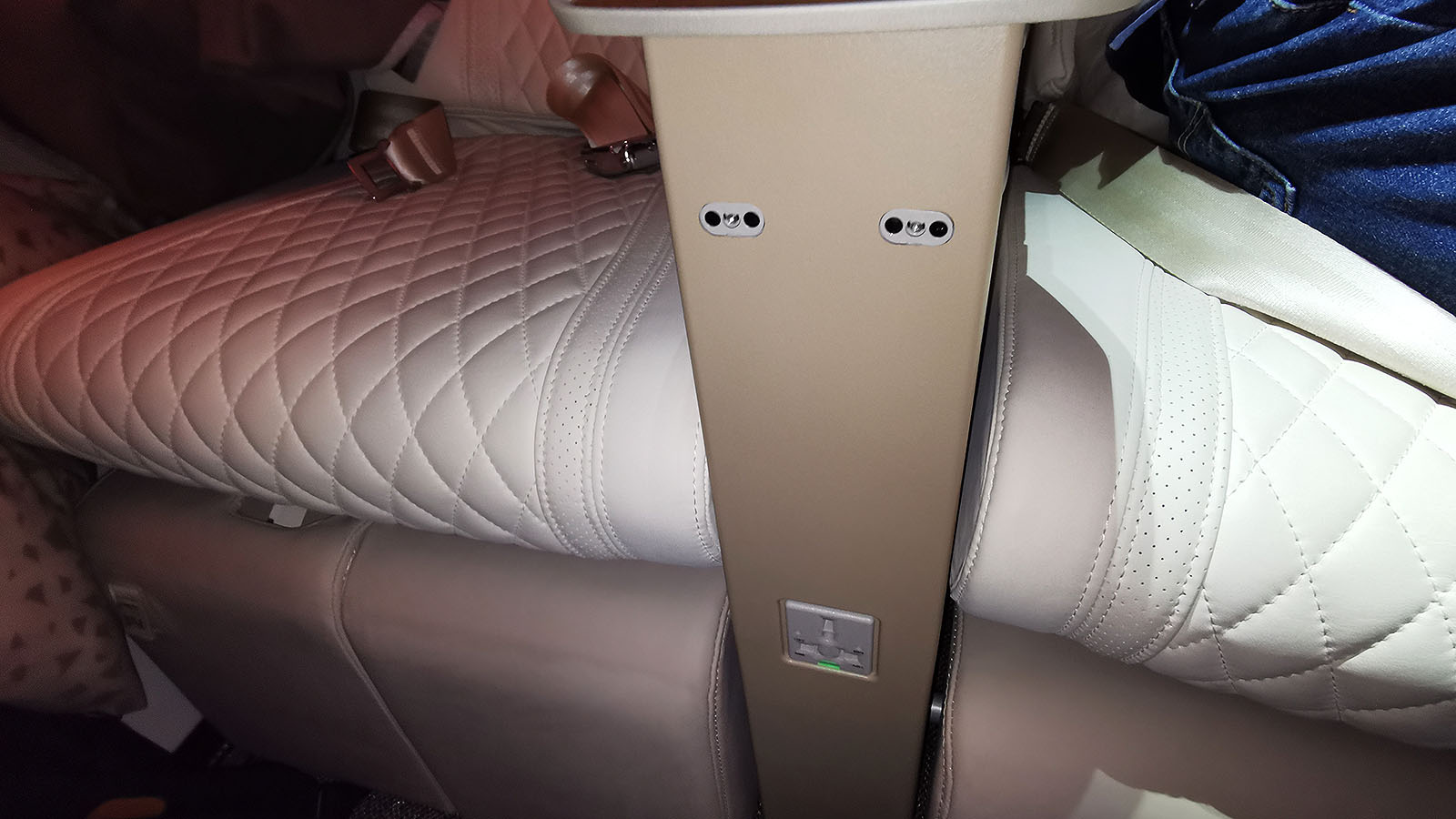 Power and headphone outlets in Emirates Airbus A380 Premium Economy