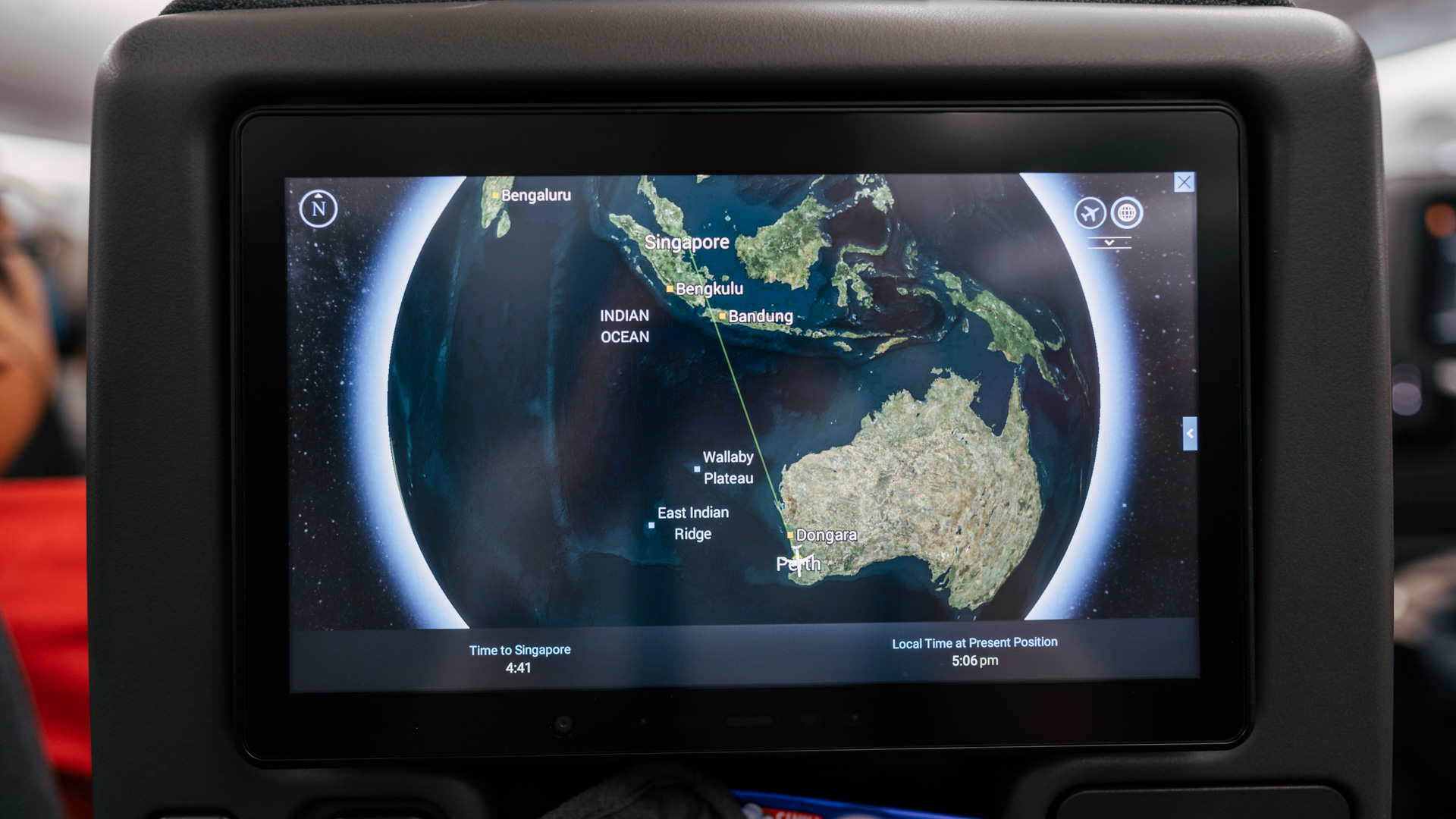 Singapore Airlines Boeing 787 Economy moving map
