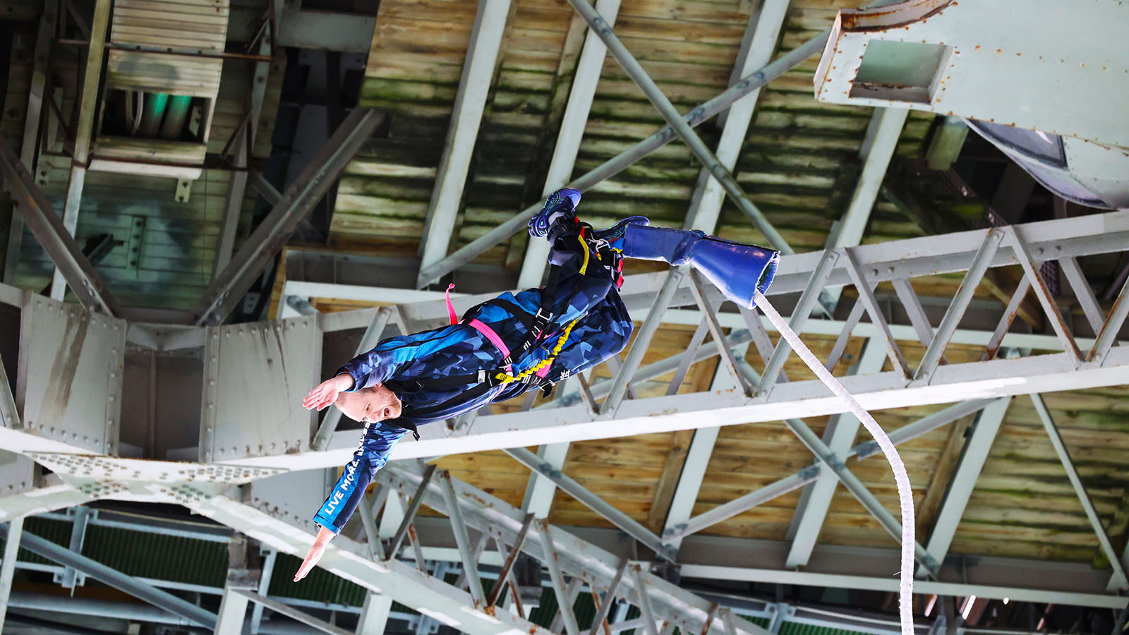 Chris Chamberlin bungy jumping off the Auckland Harbour Bridge.