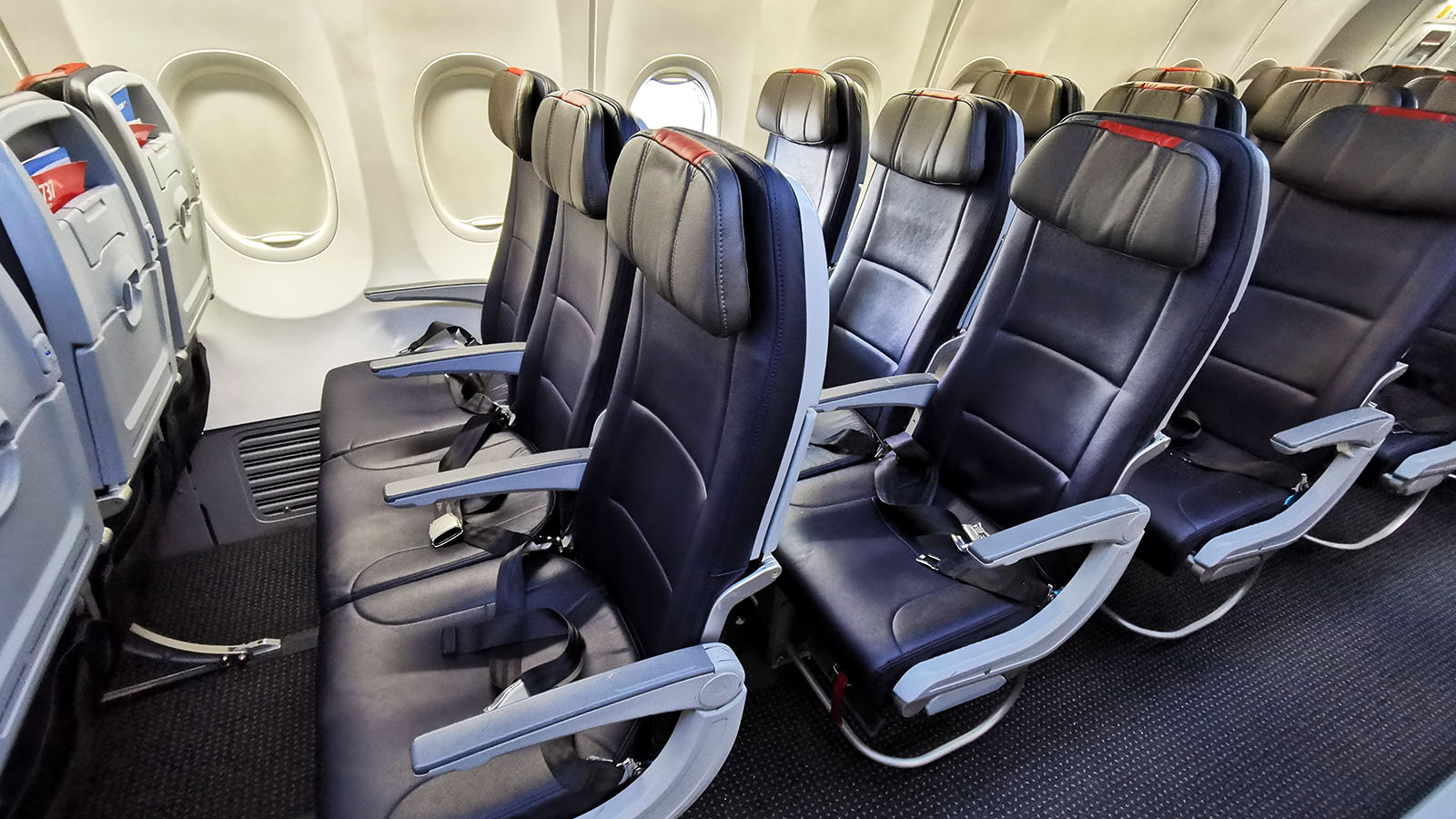 American Airlines Boeing 737 Economy cabin