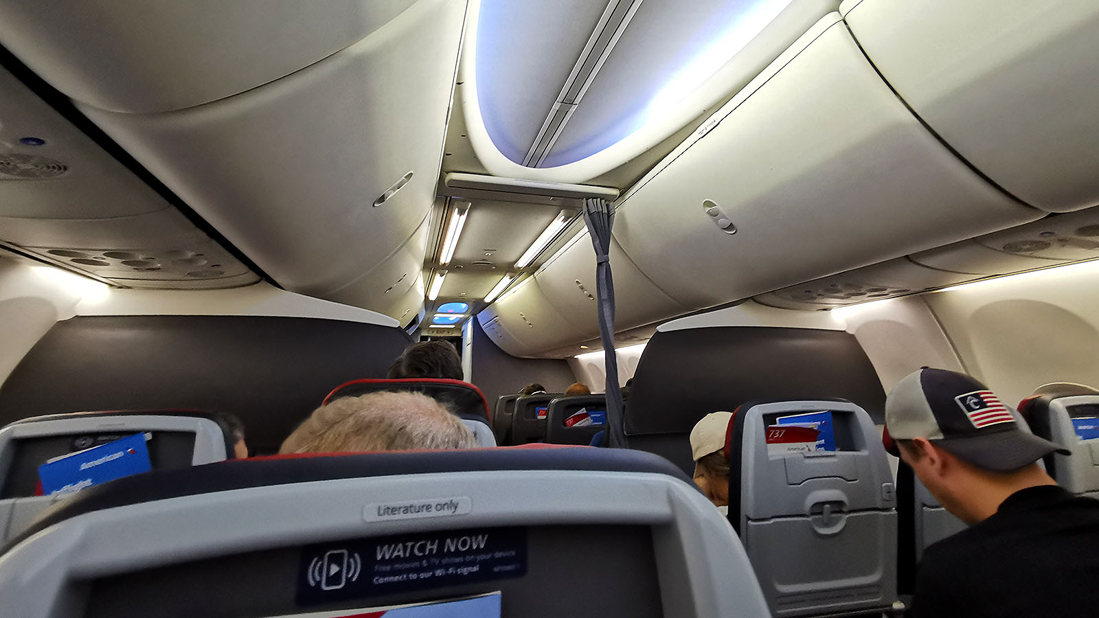 Mood lights in American Airlines Boeing 737 Economy