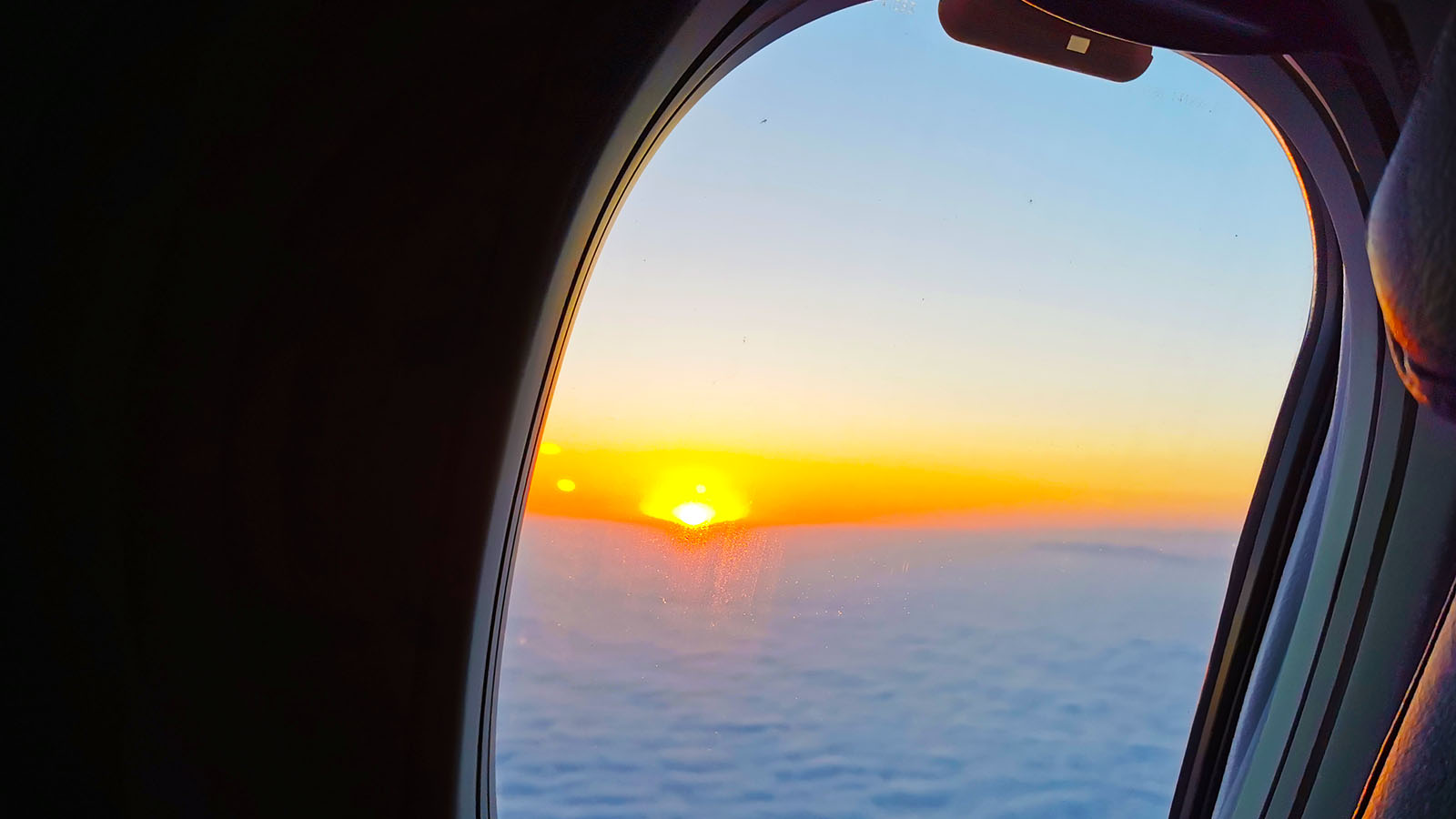 Sunset from American Airlines Boeing 737 Economy