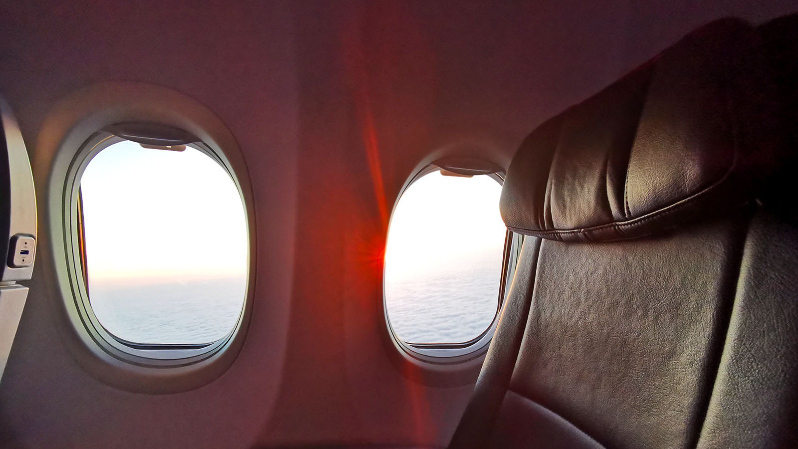 Window views from American Airlines Boeing 737 Economy