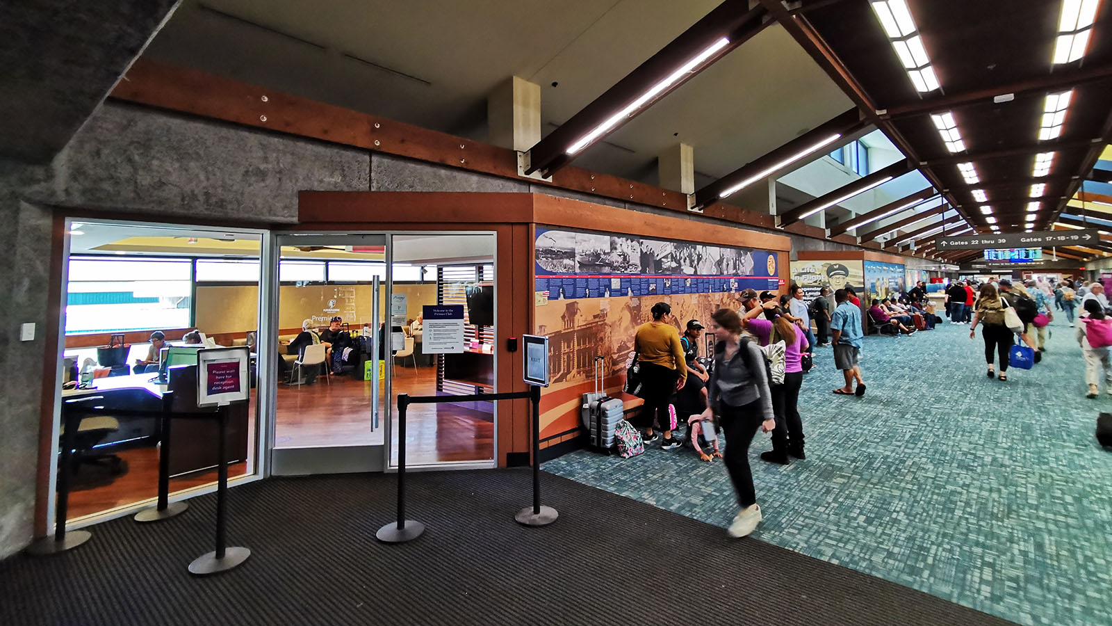 Exterior of the Hawaiian Airlines lounge in Maui