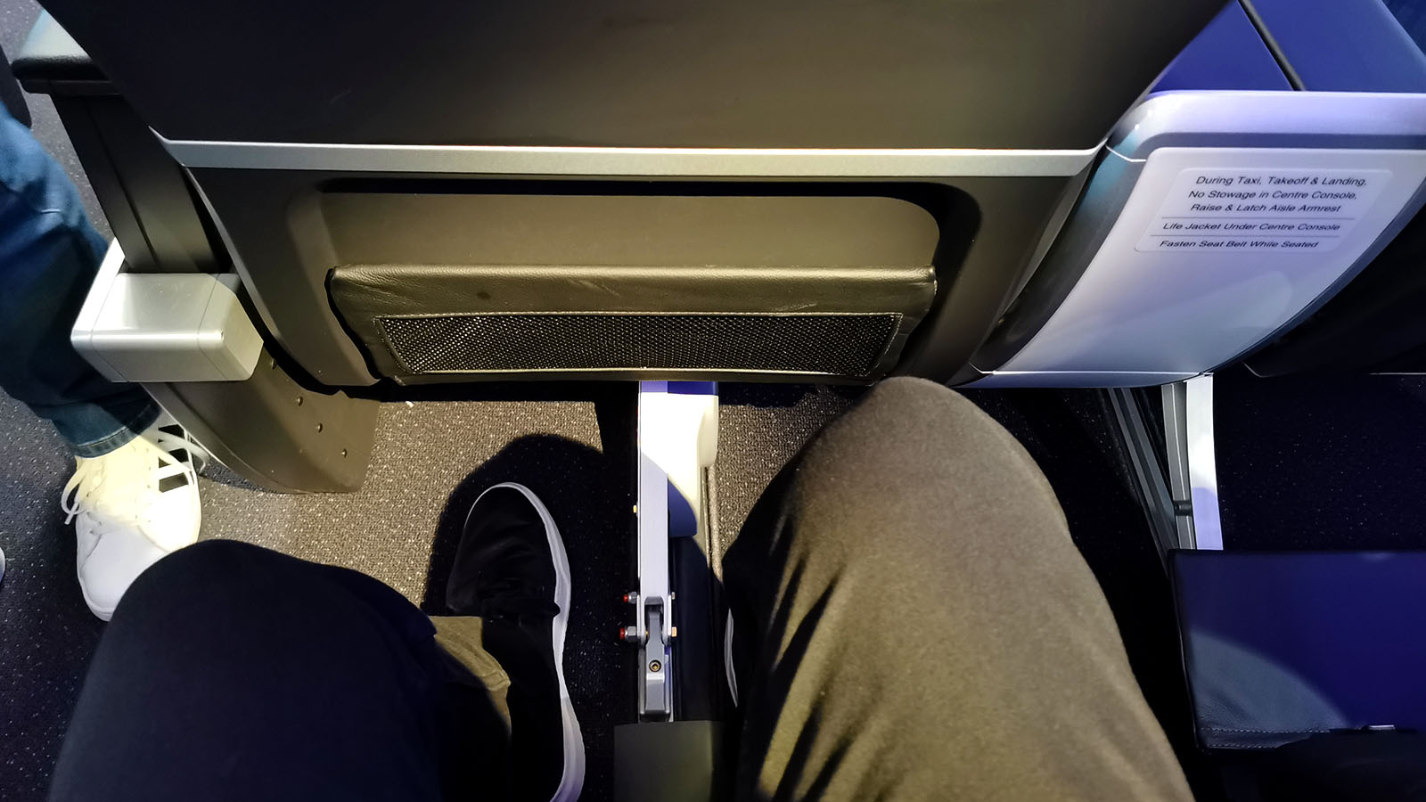 Virgin Australia Boeing 737 MAX 8 Business Class knee space