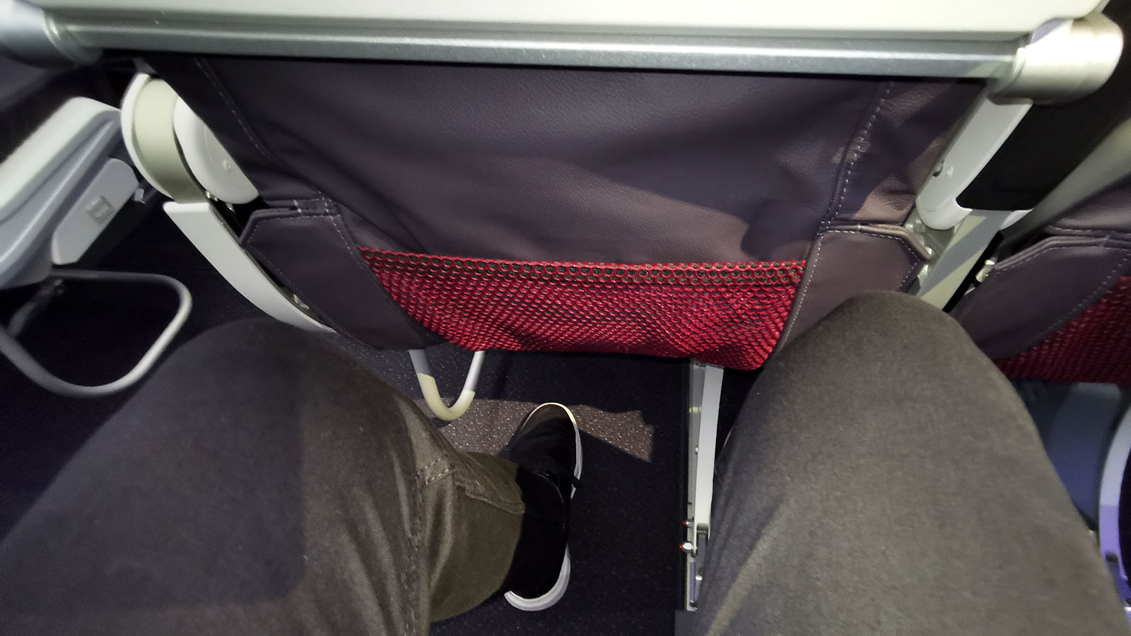 Virgin Australia Boeing 737 MAX 8 Economy Class knee space