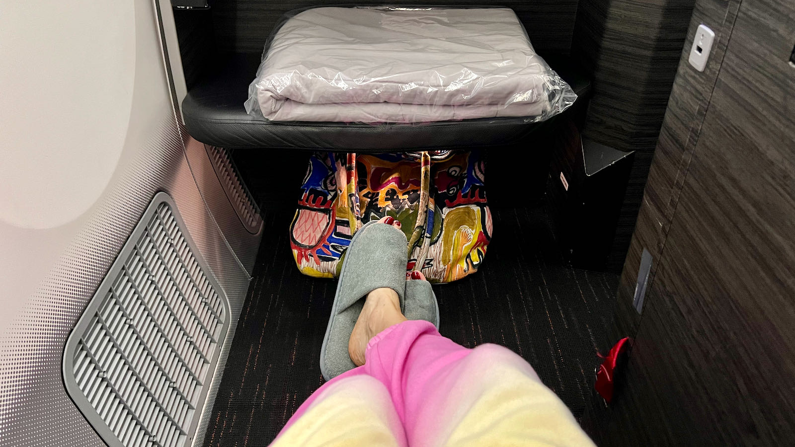 legroom in JAL Business Class