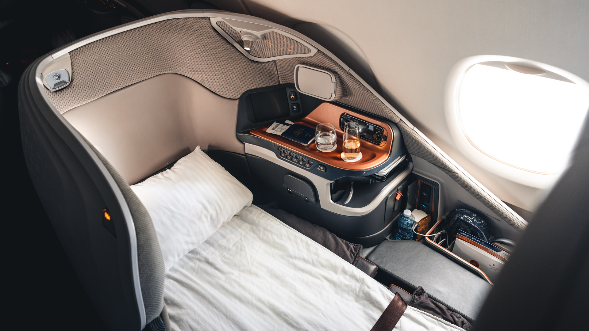 Sleep in Singapore Airlines Airbus A380 Business Class