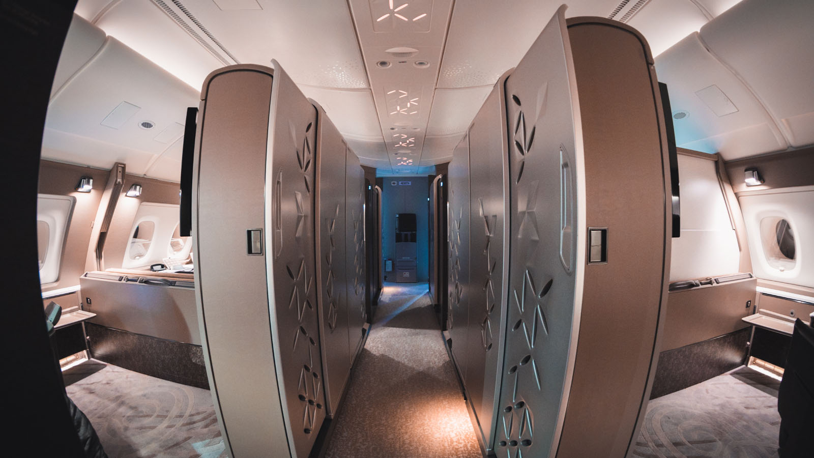 Privacy walls in Singapore Airlines Suites