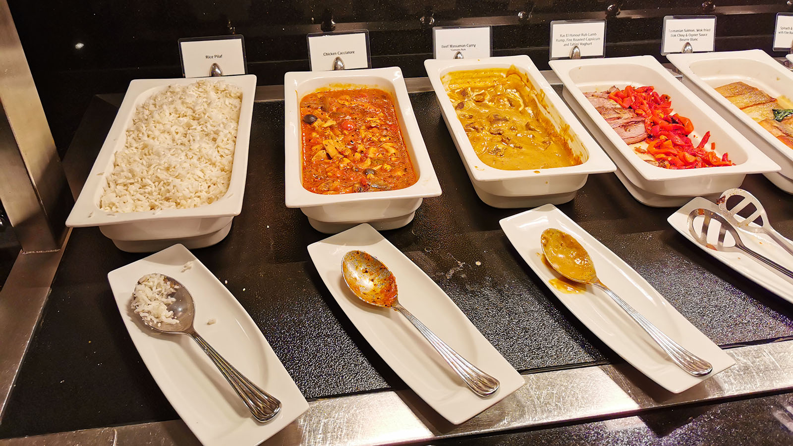 Hot food in the Emirates Lounge in Sydney