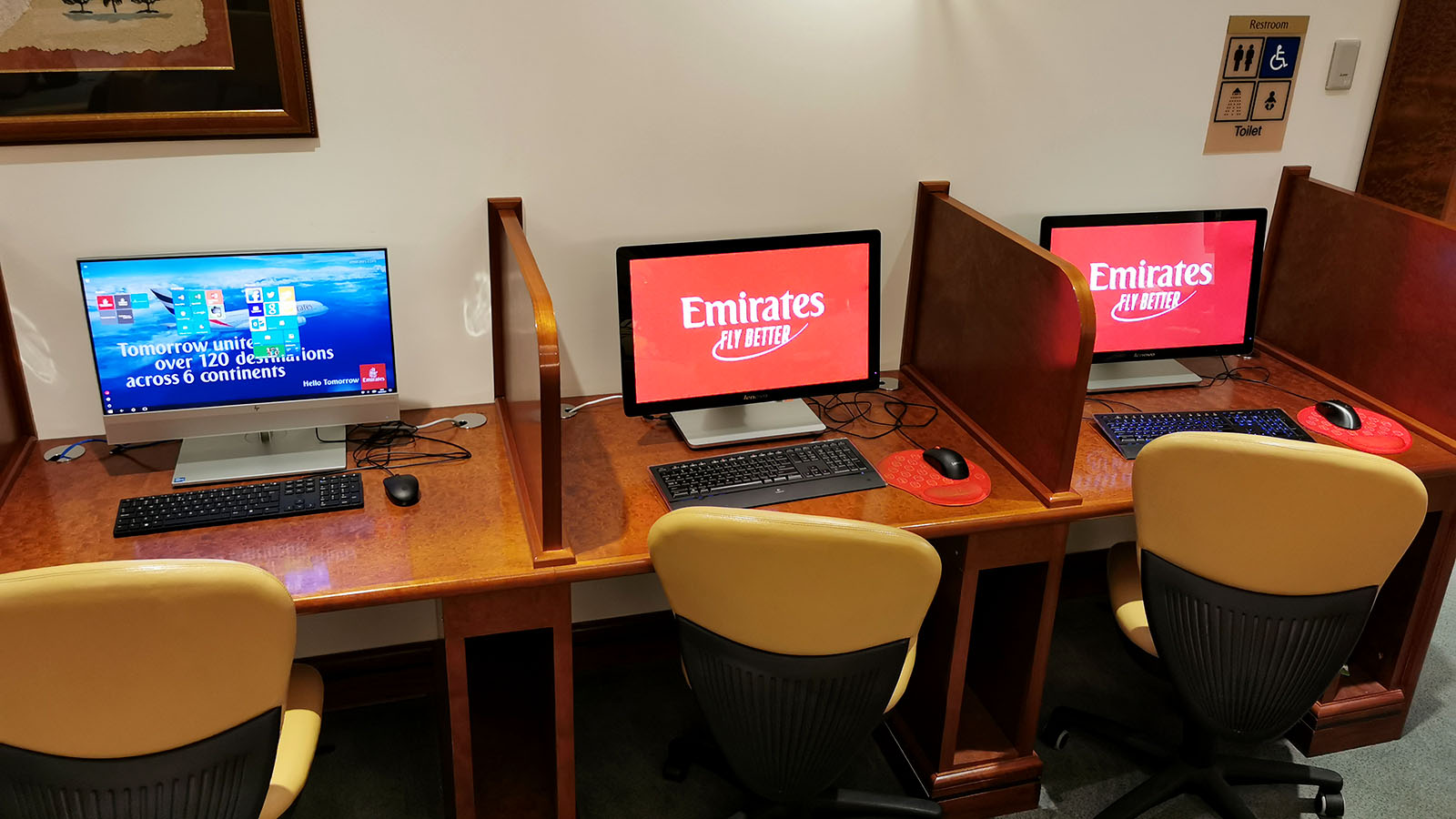 Workstations in the Emirates Lounge in Sydney
