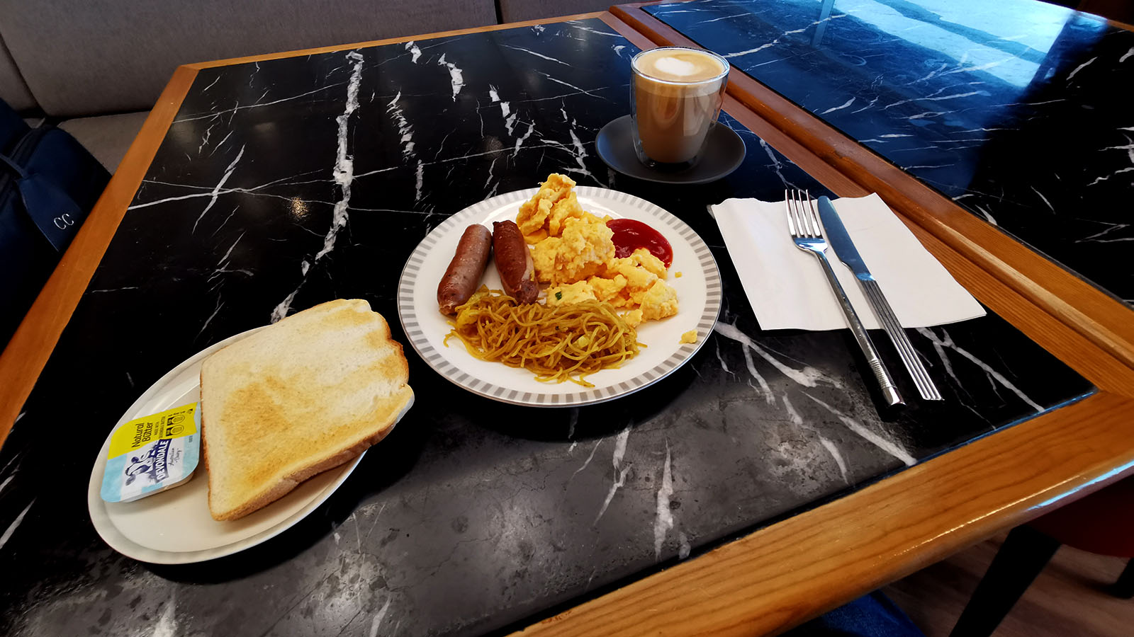 Toast and hot food in Singapore Airlines lounge