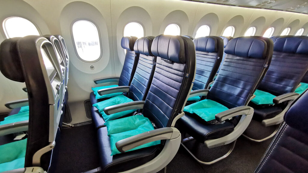 boeing 787 inside first class