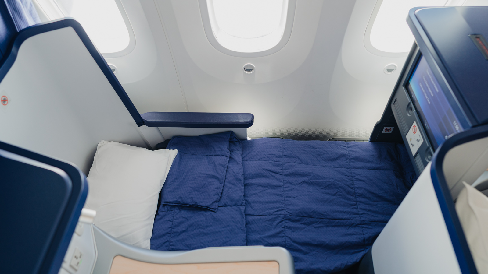 ANA Boeing 787-9 Business Class bed