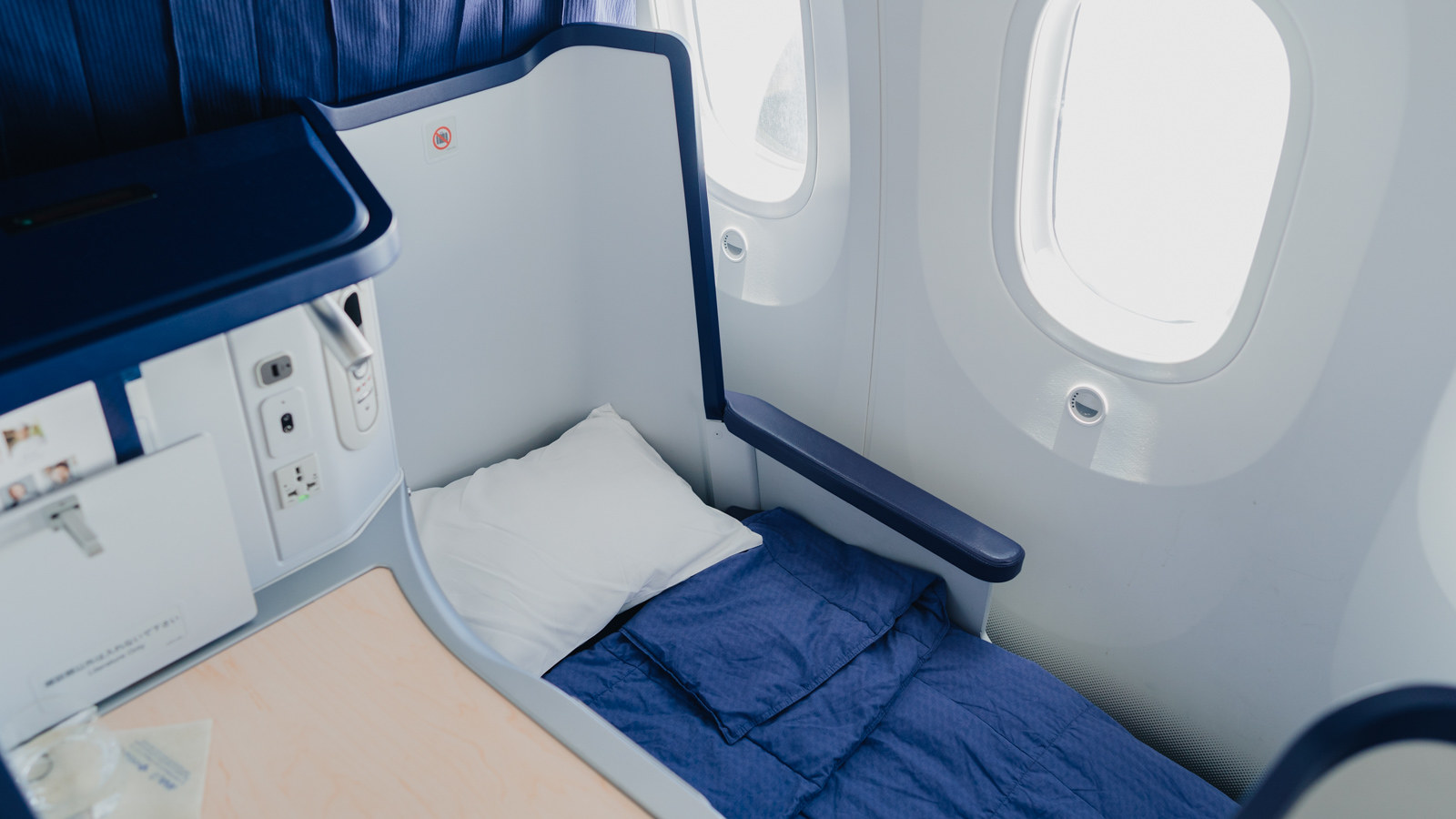 ANA Boeing 787-9 Business Class bed