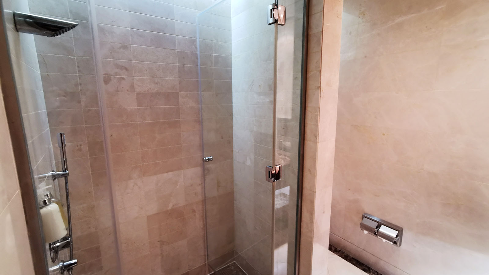Shower suite in the Emirates First Class Lounge in Dubai Concourse A