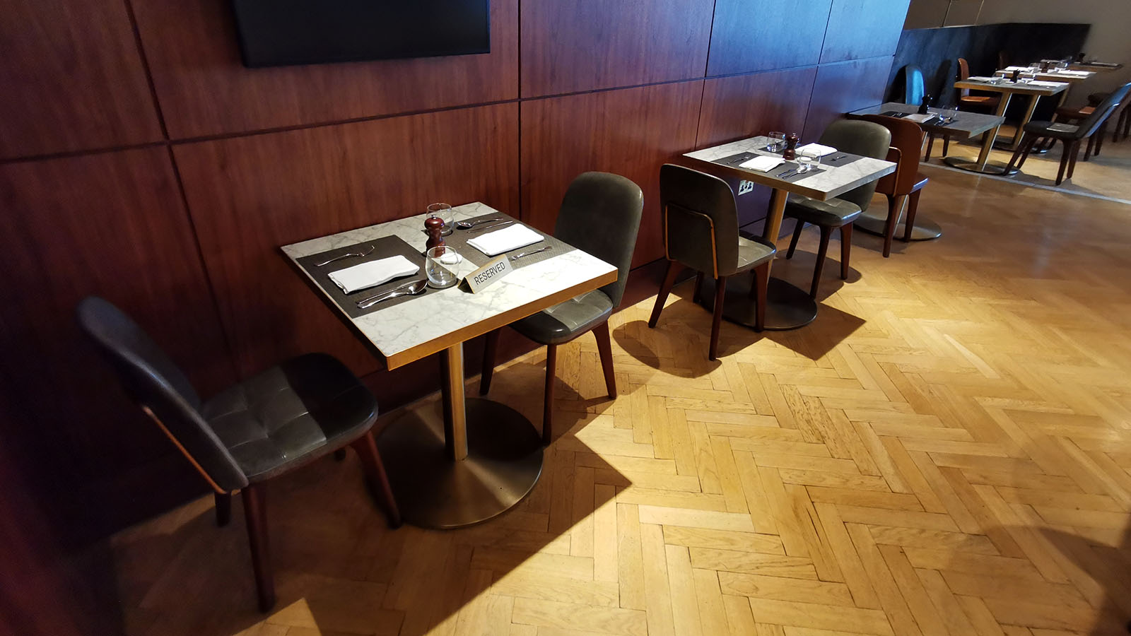 Set the table in The Qantas International London Lounge