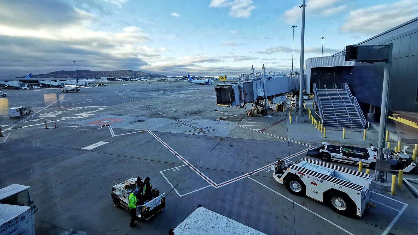 Airfield as seen from the United Club (E), San Francisco