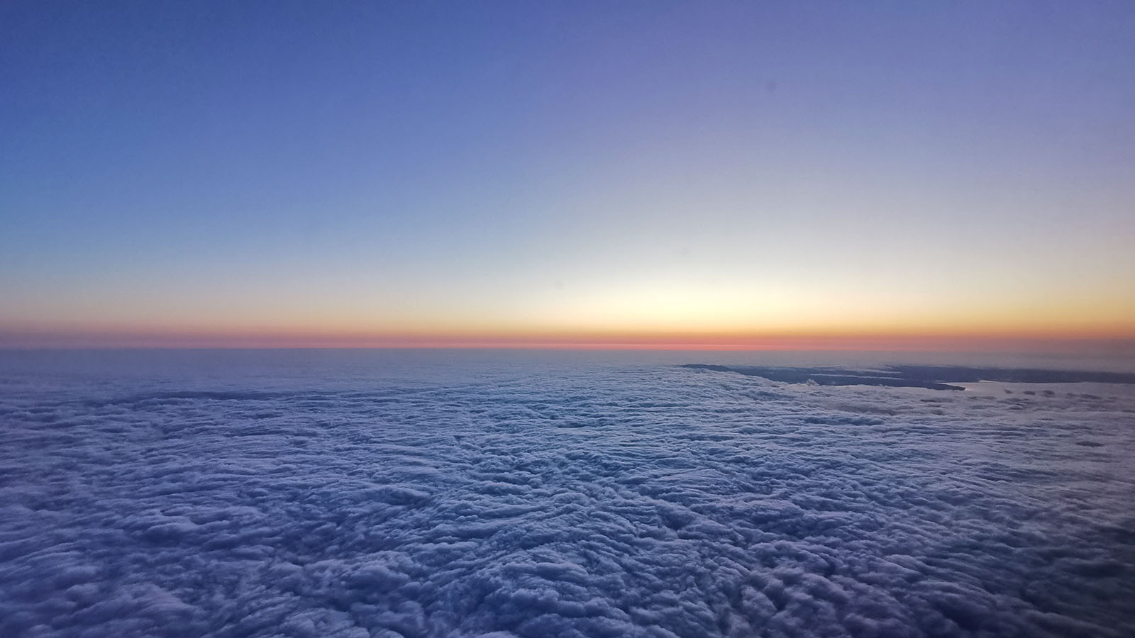 Sunset seen from Air Canada Bombardier CRJ900 Business Class