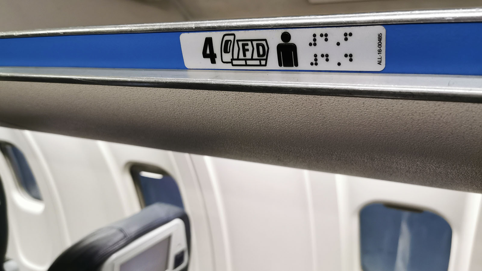 Seat numbers in Air Canada Bombardier CRJ900 Business Class