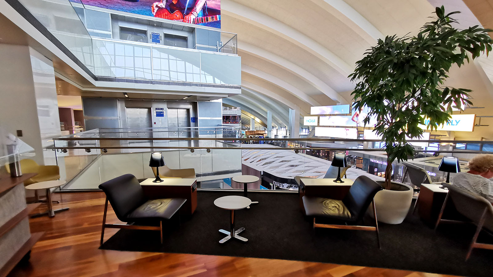 Balcony at the Business Class Star Alliance Lounge, Los Angeles