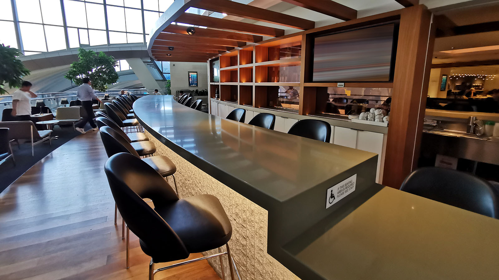 High table seating in the Business Class Star Alliance Lounge, Los Angeles