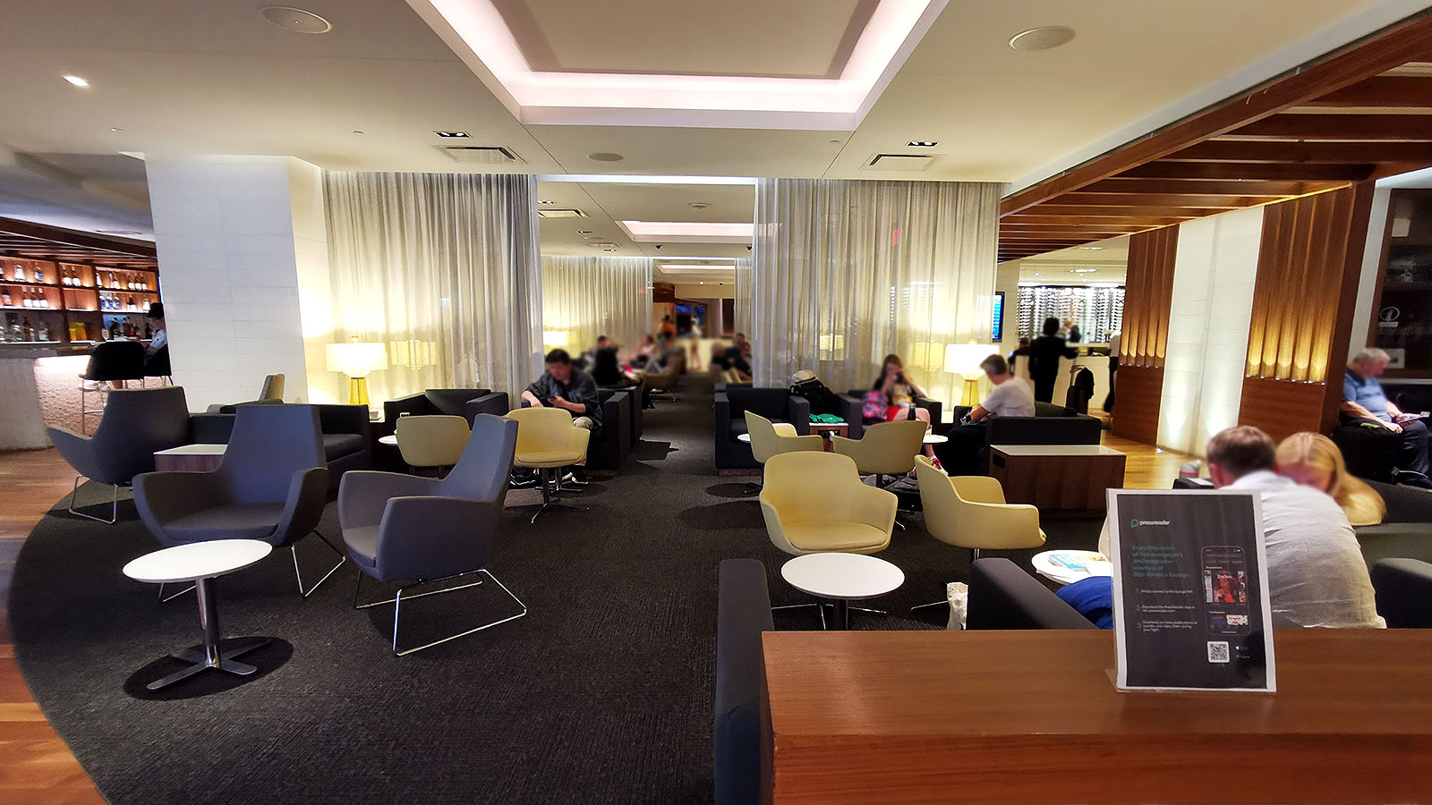 Inside the Business Class Star Alliance Lounge, Los Angeles