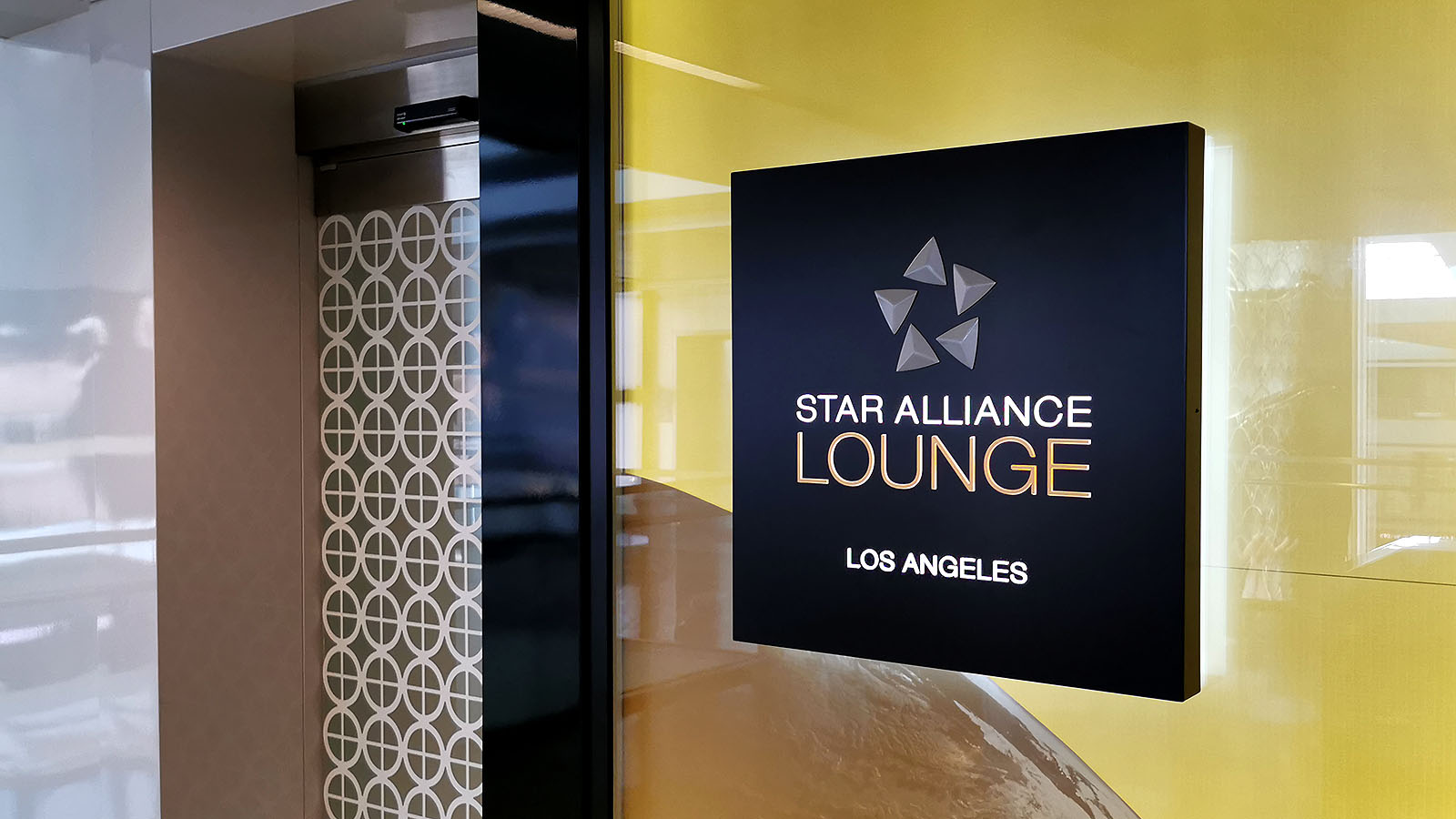 Outside the Star Alliance Lounge (Business Class) in Los Angeles
