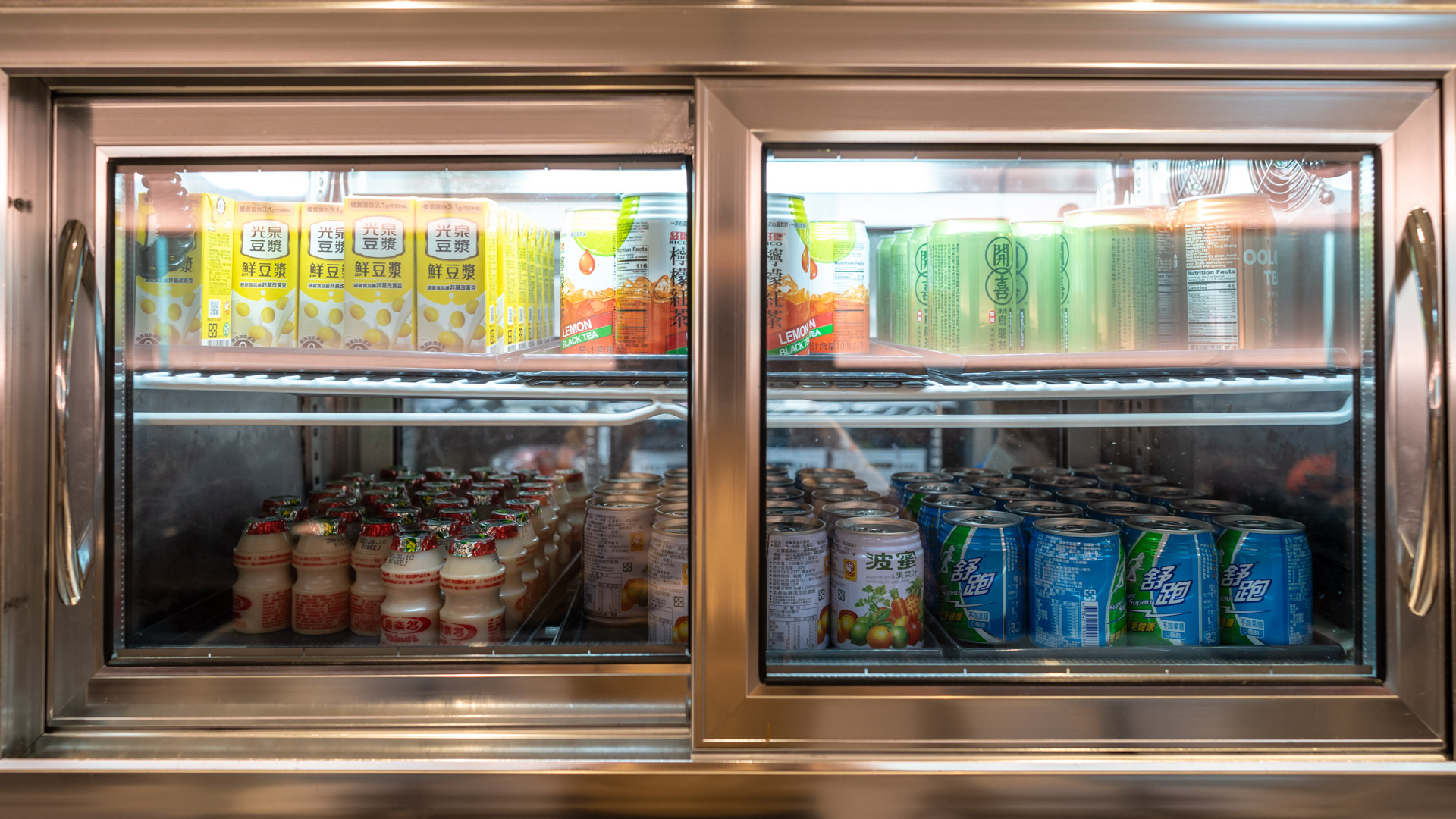 China Airlines Taipei Lounge T2 fridge