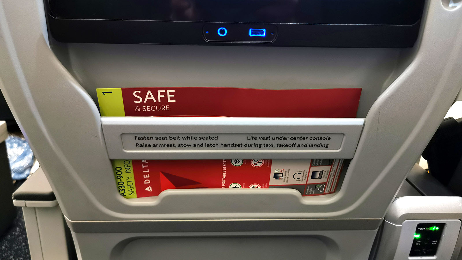 Reading storage in Delta A330-900neo Comfort+