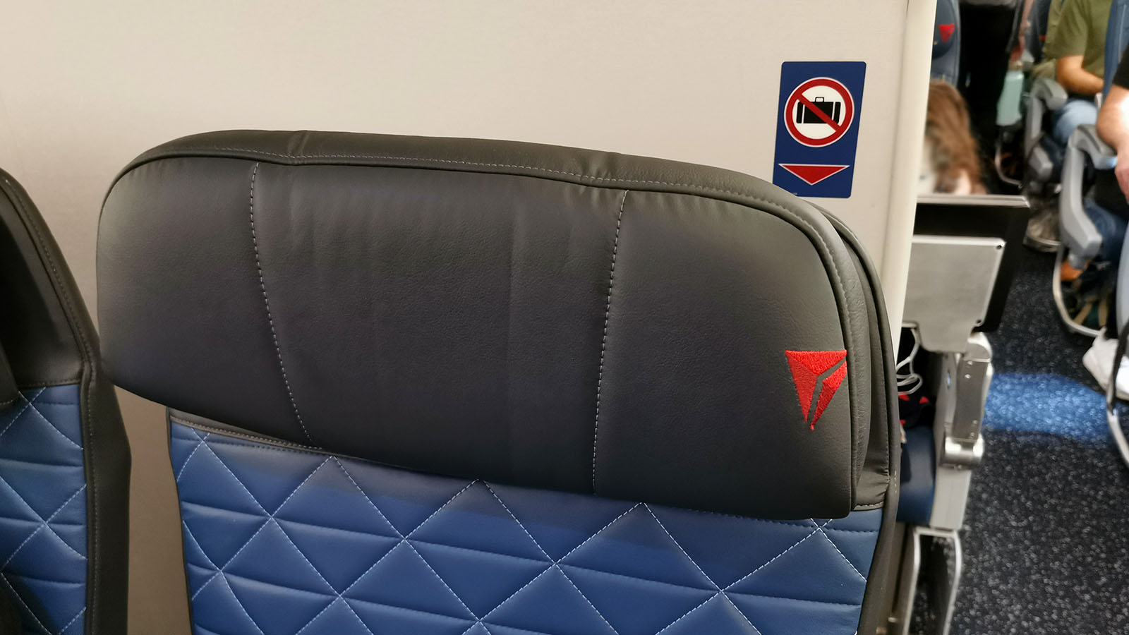 Headrest in Delta A330-900neo Comfort+