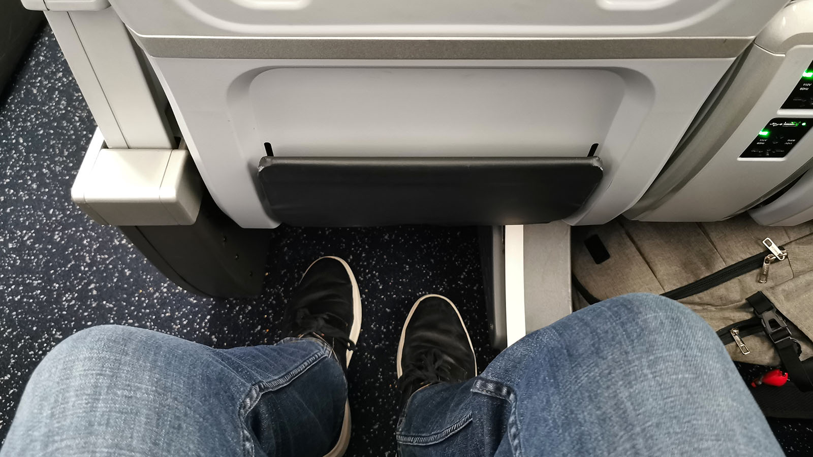 Knee space in Delta A330-900neo Comfort+