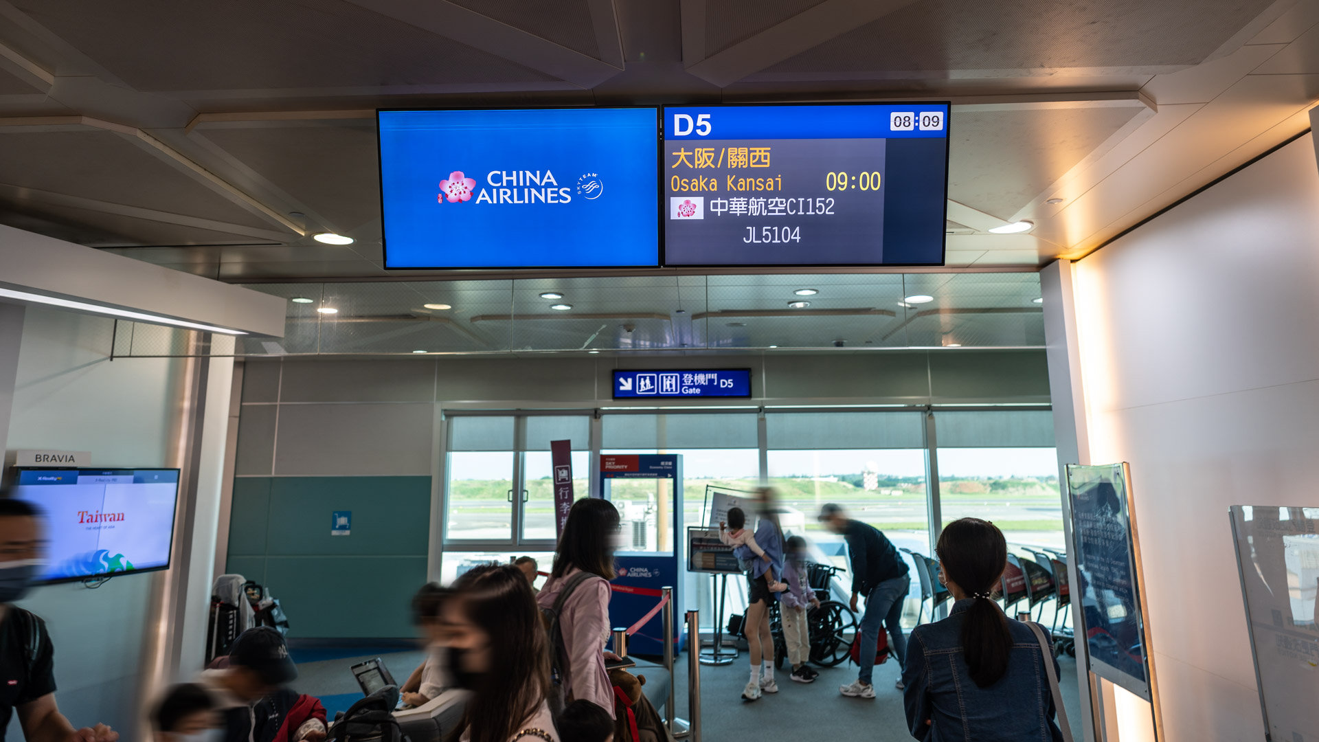 China Airlines Boeing 777 Business Class boarding