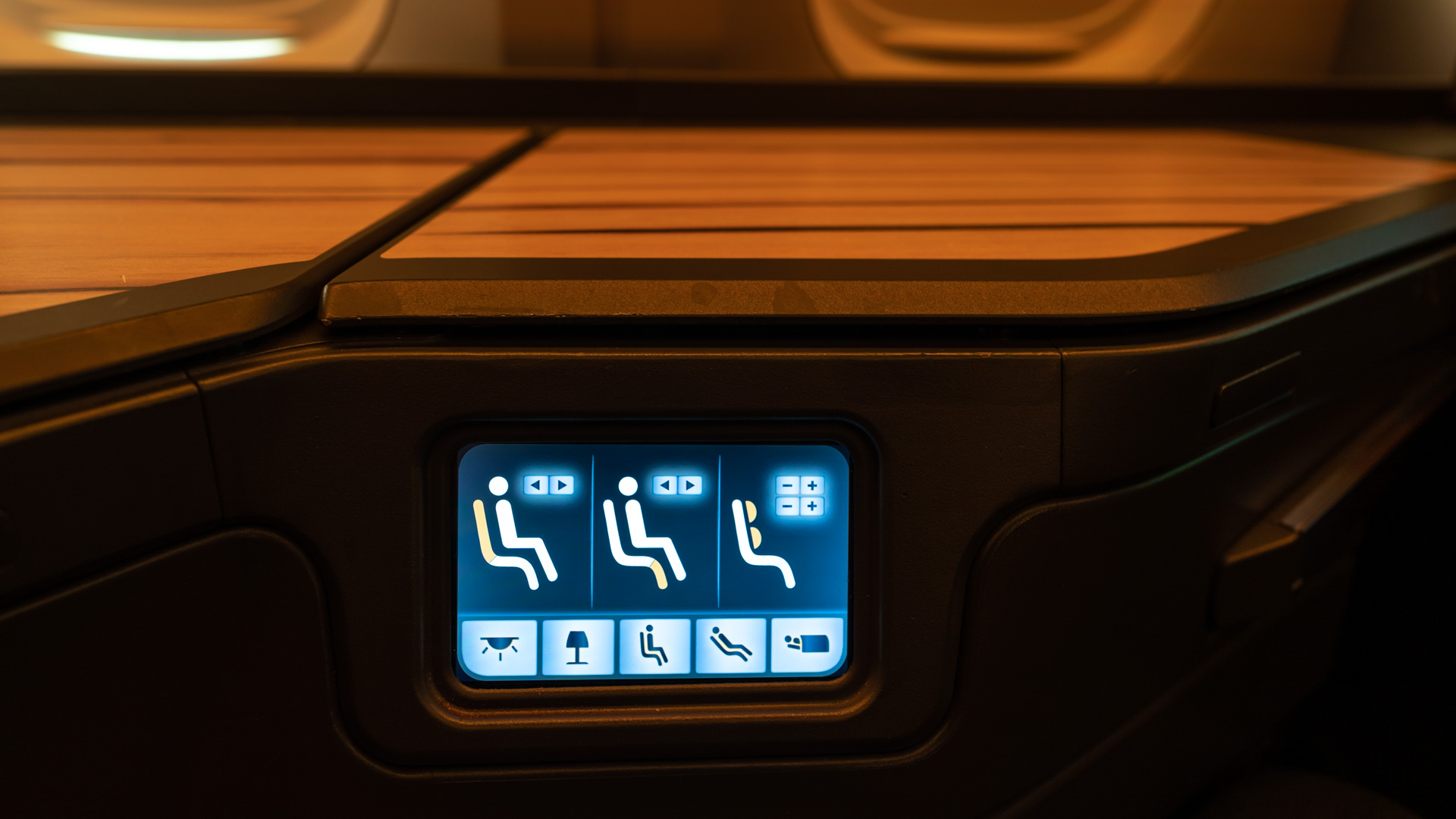 China Airlines Boeing 777 Business Class seat controls
