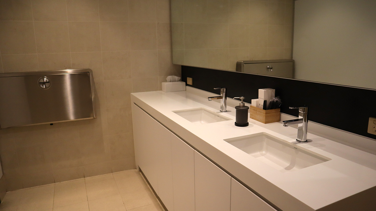 Bathroom in the First Class lounge