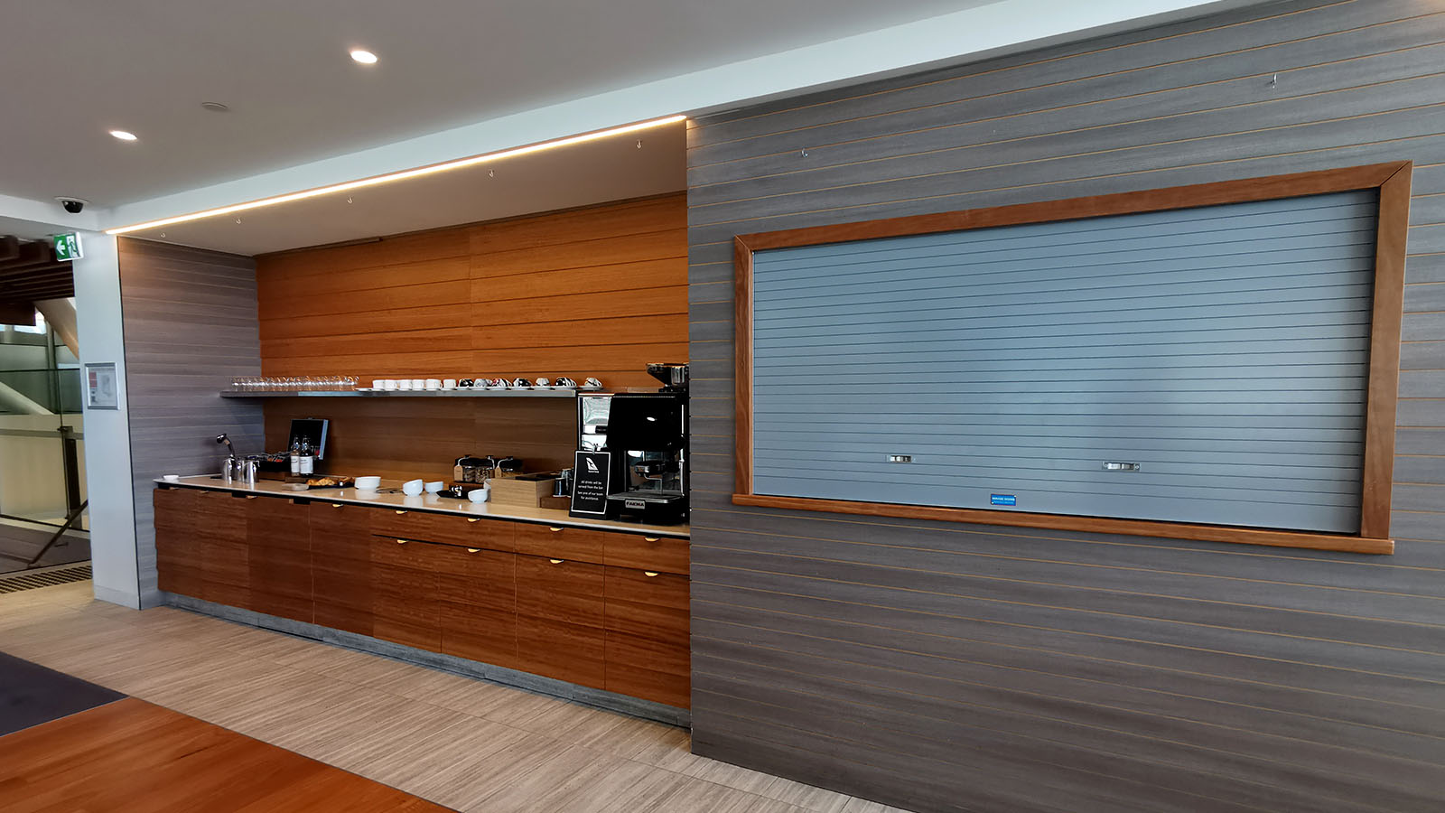 Self-serve refreshments in the Qantas International Lounge, Brisbane