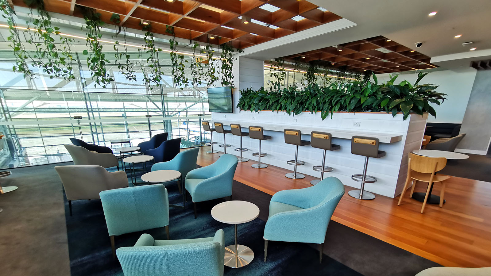 Work or relax in the Qantas International Lounge, Brisbane