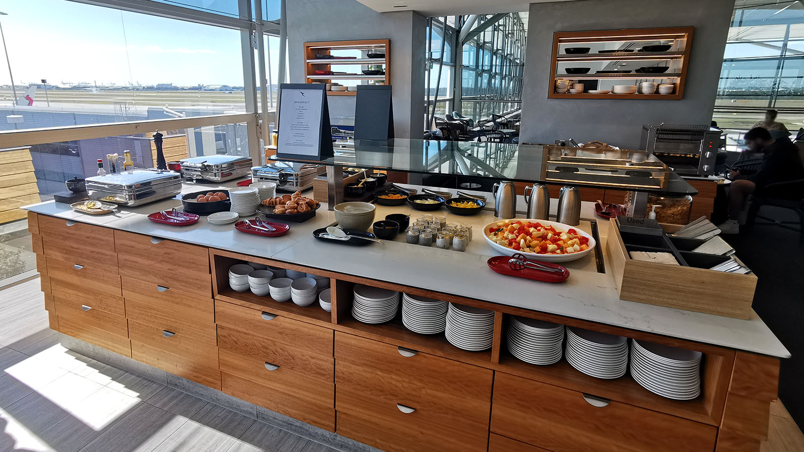 Help yourself to a meal in the Qantas International Lounge, Brisbane
