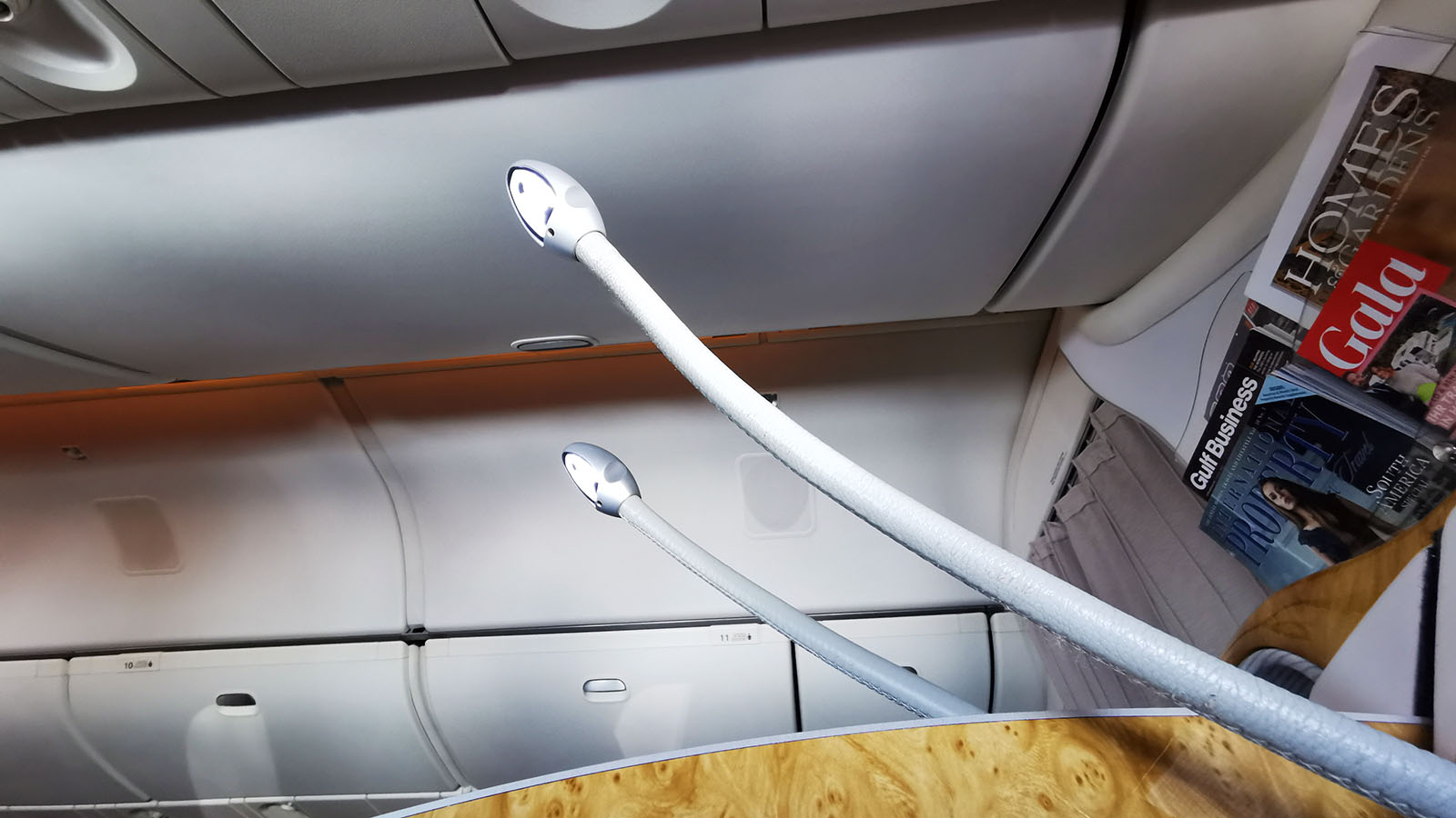 Adjustable lighting in Emirates Boeing 777 Business Class