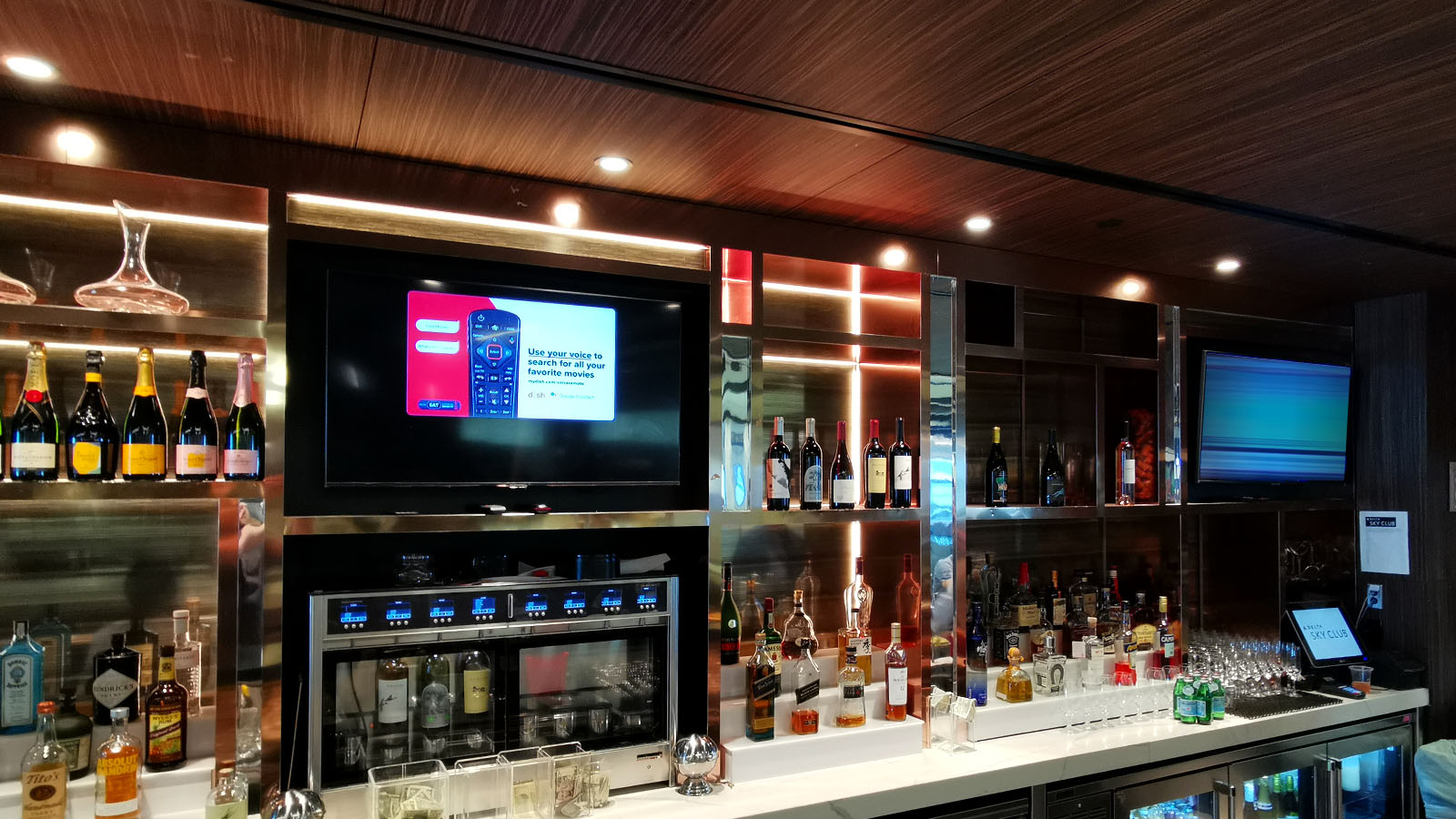 Service counter in the Delta Sky Club New York JFK T4B