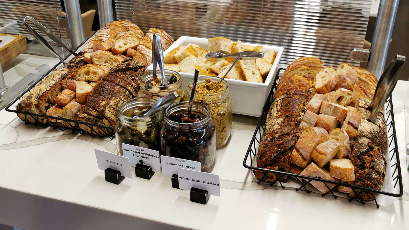 Buffet in the Delta Sky Club New York JFK T4B