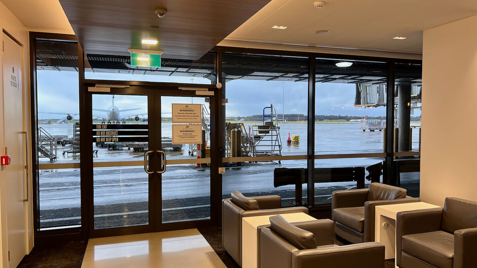 Air NZ Lounge Melbourne tarmac views