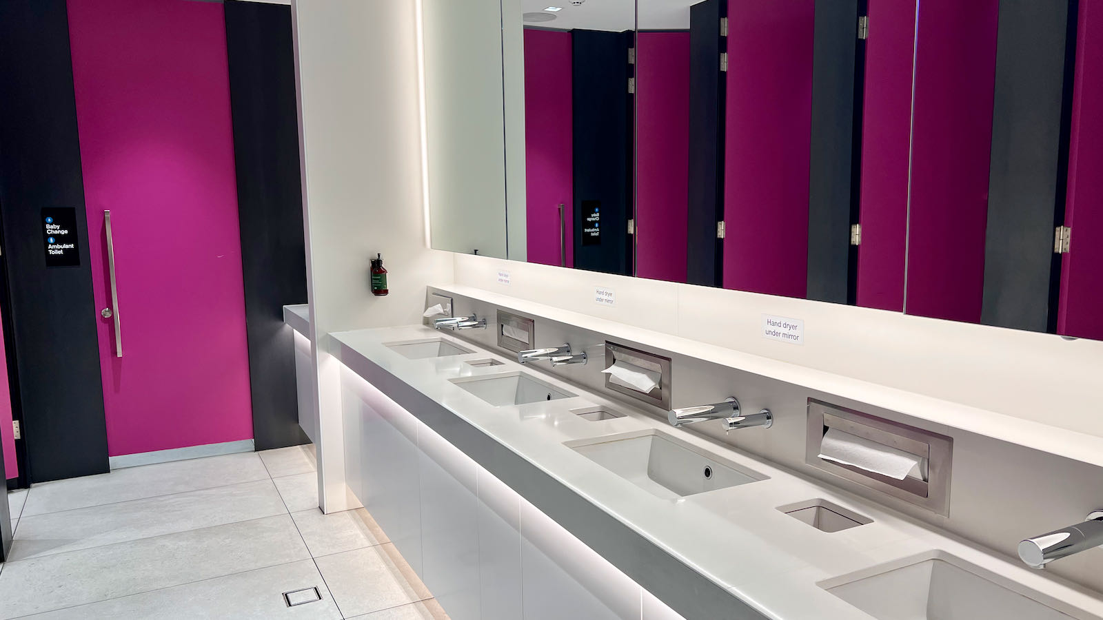 best aiport lounge bathrooms in melbourne