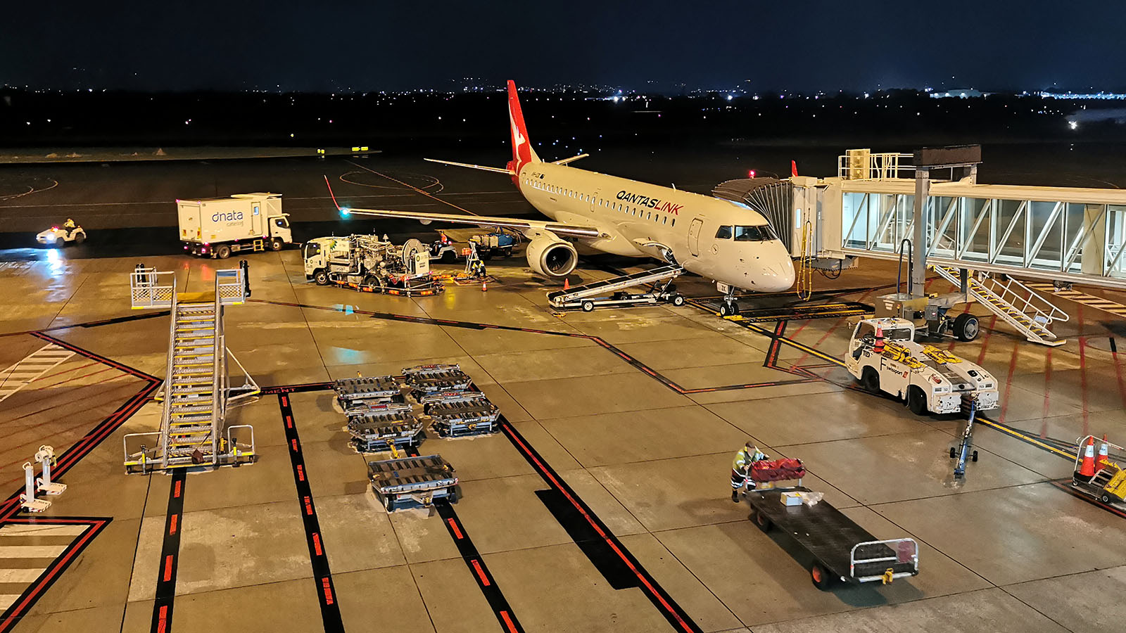 QantasLink Embraer E190 parked at the airport