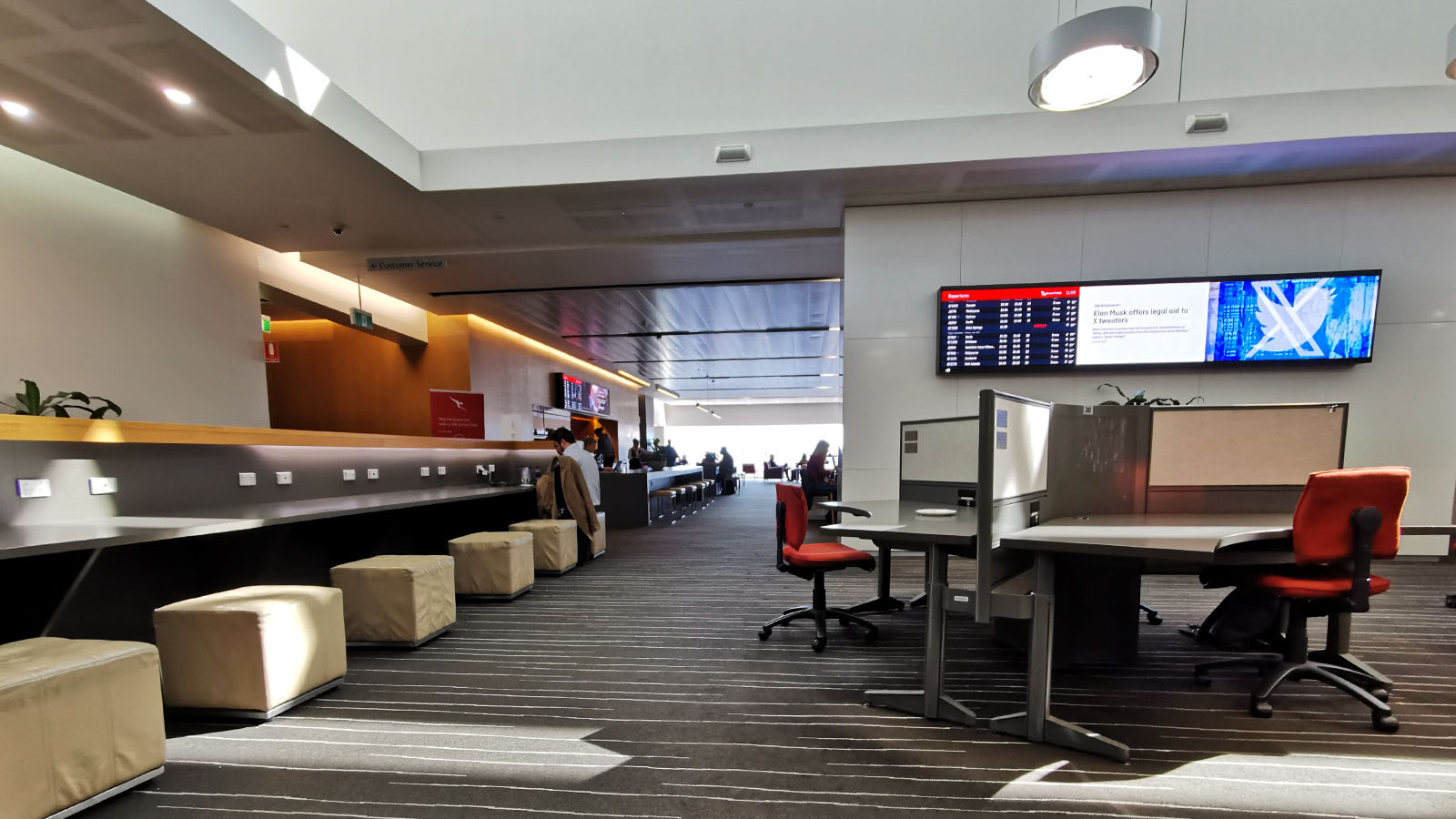 Productivity zone in the Qantas Club, Adelaide