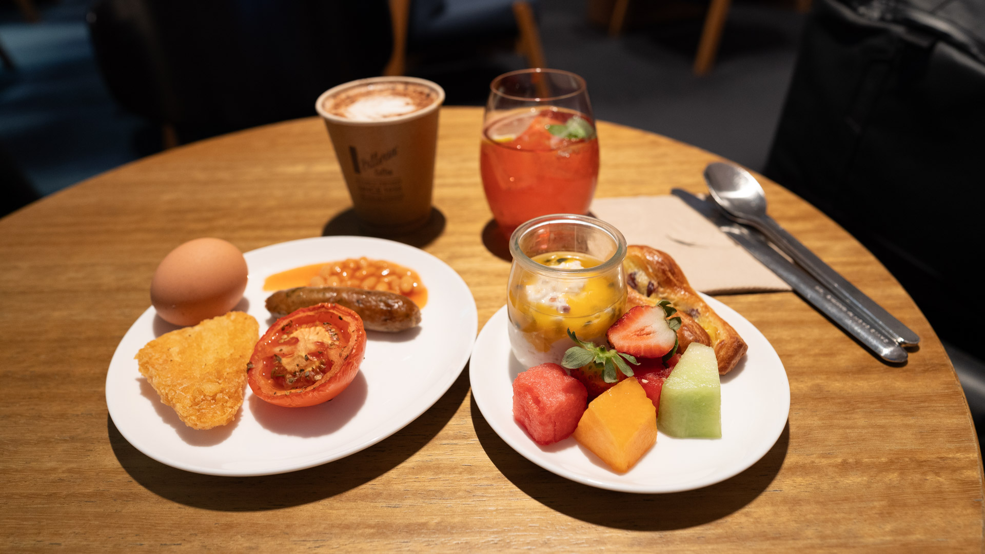 Qantas International Brisbane Lounge food