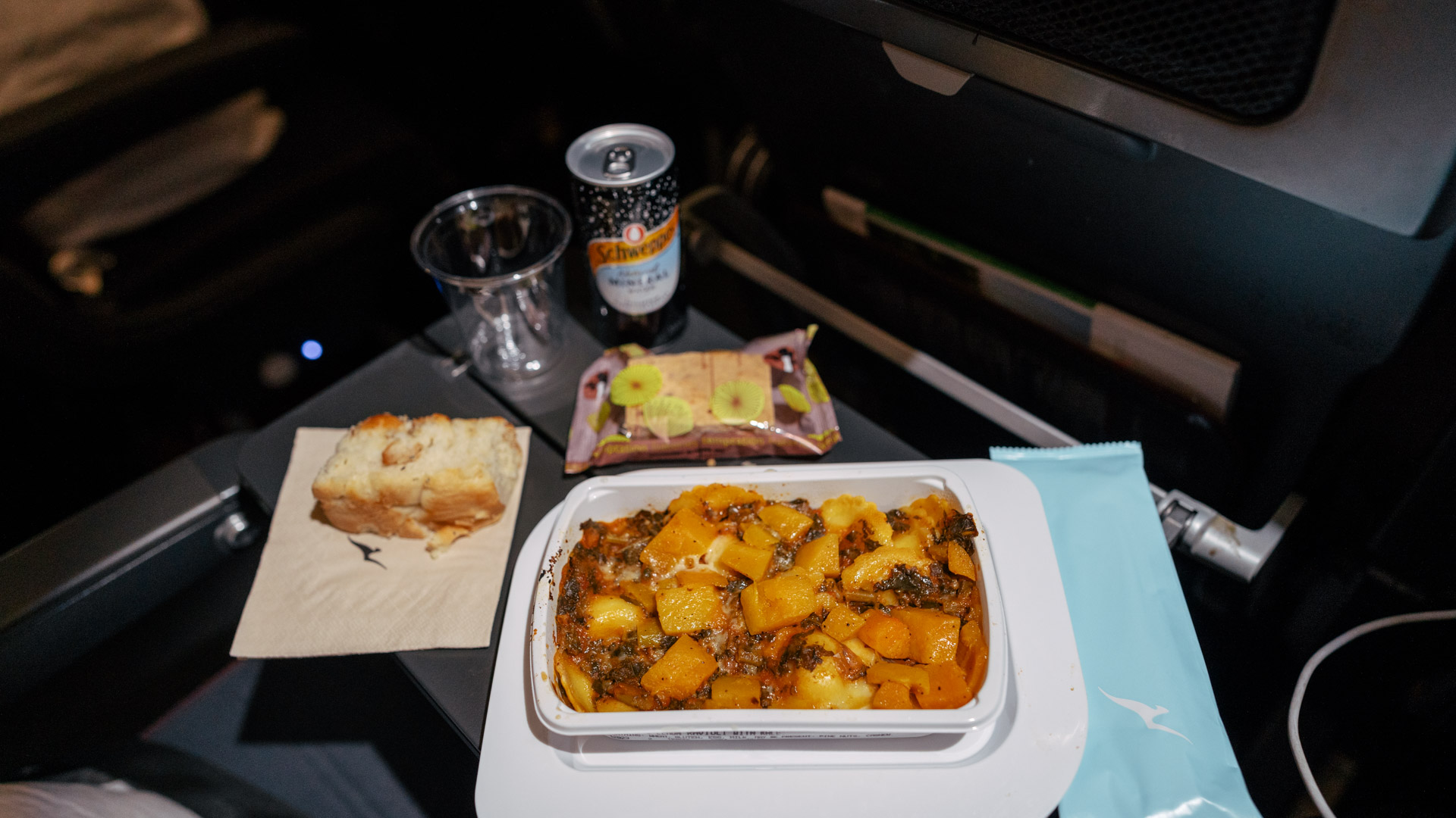 QF61 Brisbane-Tokyo dinner