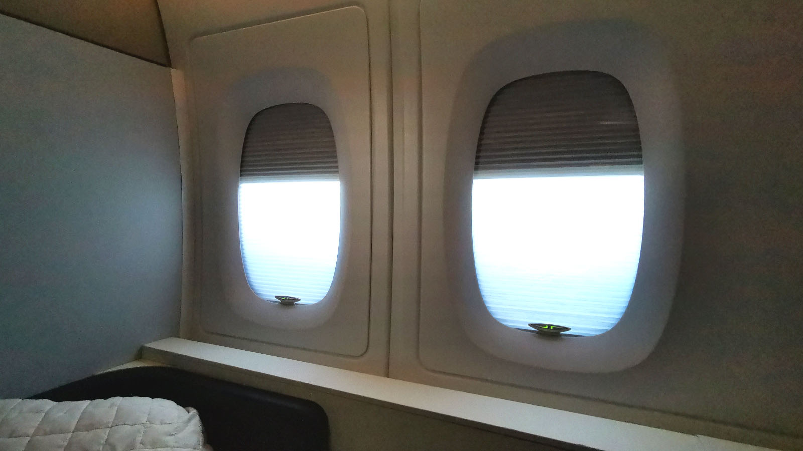 Control the window blinds in Qantas Airbus A380 First