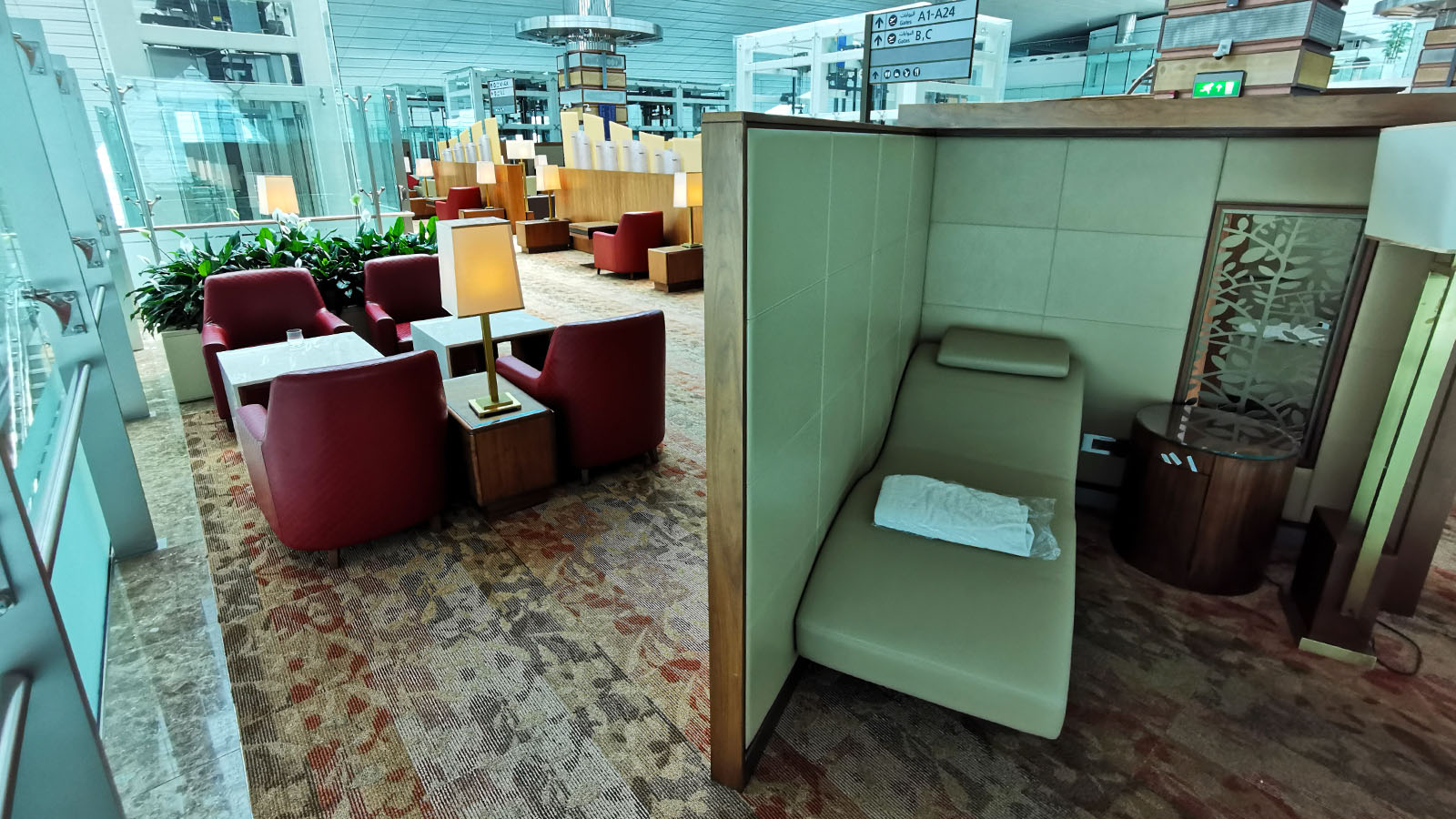 Rest in the Emirates Business Class Lounge, Dubai Concourse A